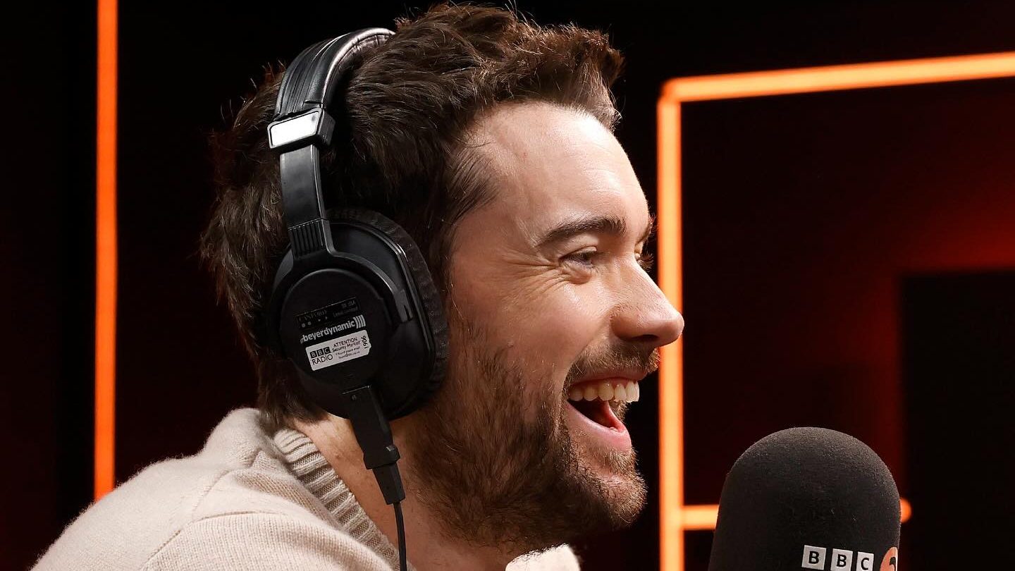 18 November 2025: Big Coat Chaos, Fake Santa Drama & Jack Whitehall 18 November 2025: Big Coat Chaos, Fake Santa Drama & Jack Whitehall