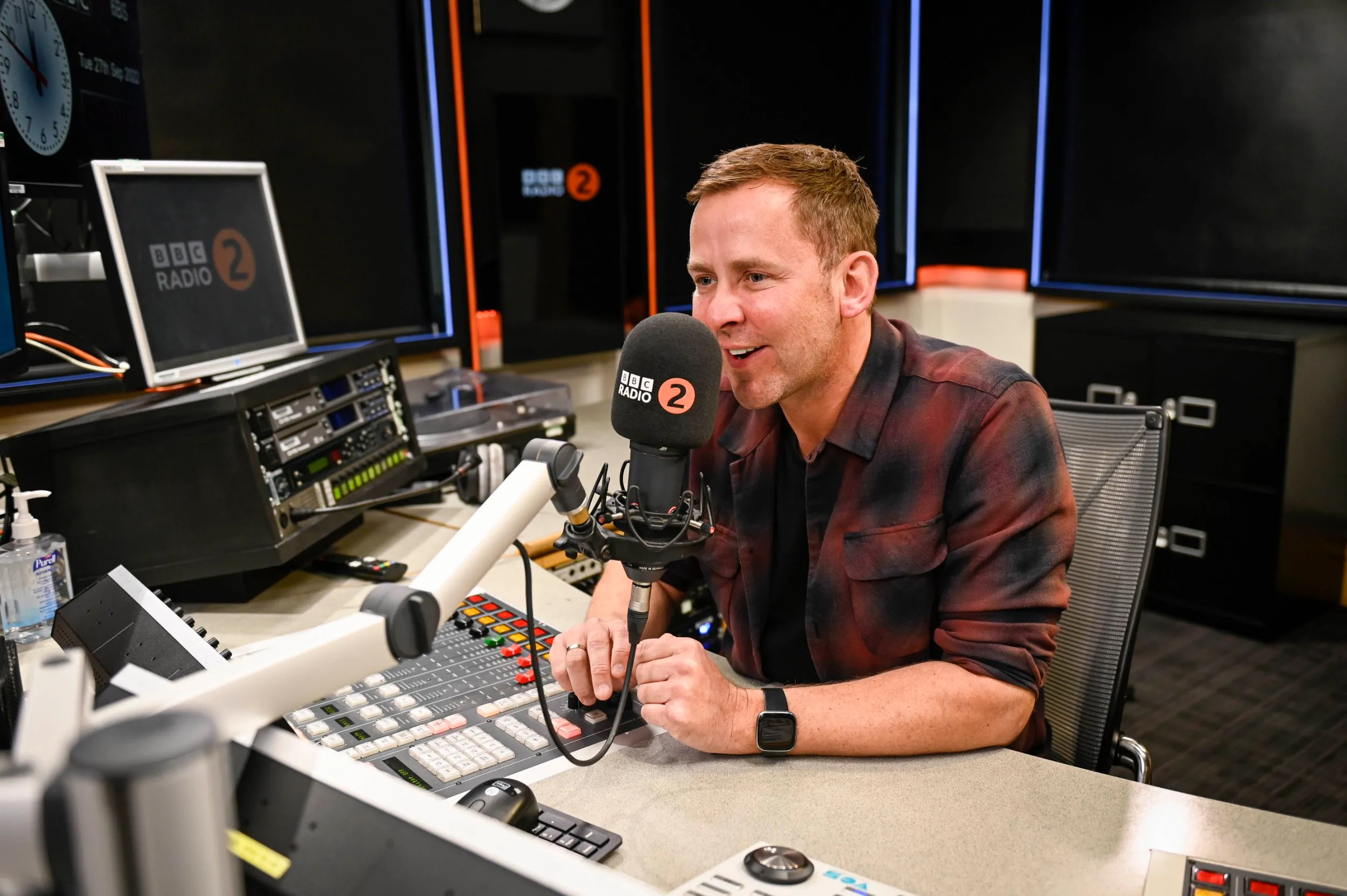 Scott Mills closes 2025 with heartfelt New Year message on Radio 2 Scott Mills closes 2025 with heartfelt New Year message on Radio 2