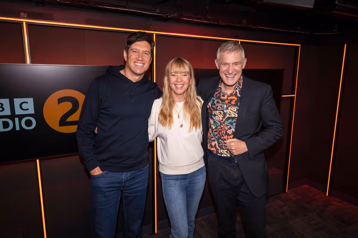 Sara Cox confirms Radio 2 Breakfast Show launch date and first guest Sara Cox confirms Radio 2 Breakfast Show launch date and first guest
