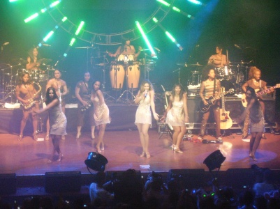 Beyoncé and her band performing at Radio 1's Chart Show Live